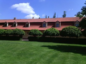 Dvur Pecinov