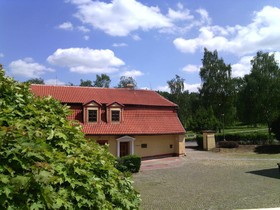Dvur Pecinov