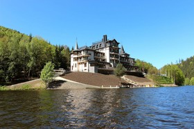 Retro Riverside Wellness Resort