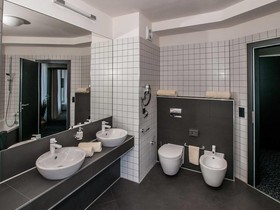 Hotel 99