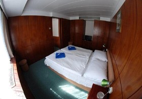 Botel Racek