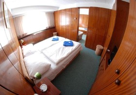 Botel Racek
