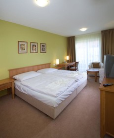 Dolce Villa Hotel