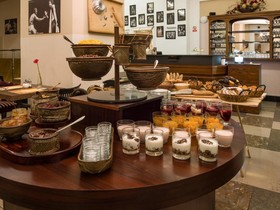 EA Hotel Rokoko