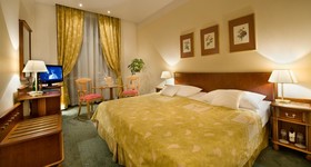 EA Hotel Rokoko