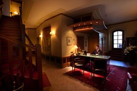 Golden Well Hotel