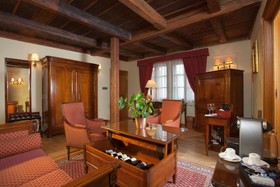 Golden Well Hotel