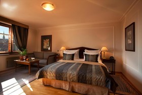 Golden Well Hotel