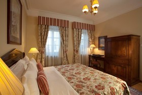 Golden Well Hotel