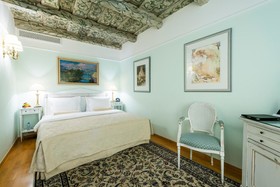 Golden Well Hotel