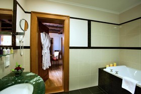Golden Well Hotel