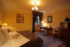 Golden Well Hotel