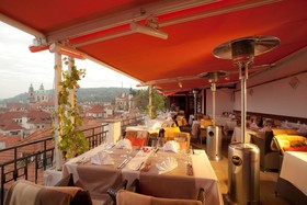Golden Well Hotel