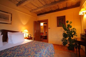Golden Well Hotel