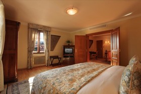Golden Well Hotel