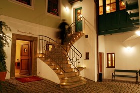 Golden Well Hotel