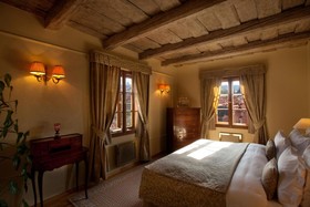 Golden Well Hotel