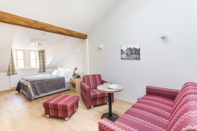 Hotel At The White Lily
