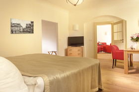 Hotel At The White Lily