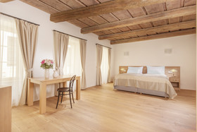 Hotel At The White Lily
