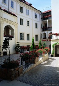 Iron Gate Hotel & Suites