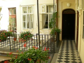 Little Town Budget Hotel - Hostel