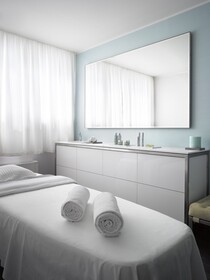 Old Town Square Residence by Emblem