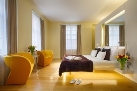 Hotel Three Storks