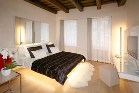 Hotel Three Storks