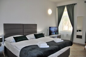 White Swan Boutique Apartments