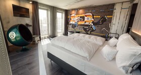V8 HOTEL Motorworld Region Stuttgart, BW Premier Collection