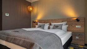 Holiday Inn - the niu, Timber Esslingen