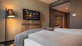 Holiday Inn - the niu, Timber Esslingen