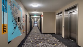 Holiday Inn - the niu, Timber Esslingen