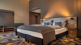 Holiday Inn - the niu, Timber Esslingen