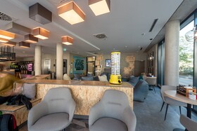 Holiday Inn - the niu, Timber Esslingen