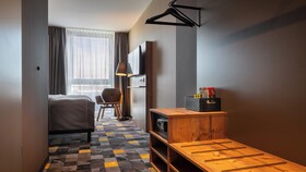 Holiday Inn - the niu, Timber Esslingen