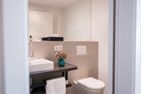 SUYTES Business Studios