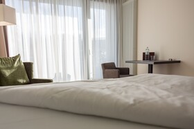SUYTES Business Studios