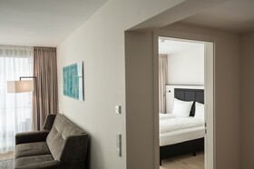 SUYTES Business Studios