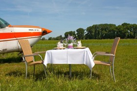 Am Flugplatz