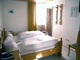 Hotel-Gasthof-Destille Eisenbahn
