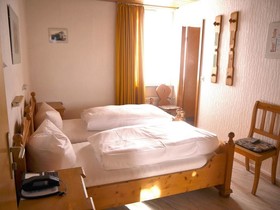 Hotel-Gasthof-Destille Eisenbahn