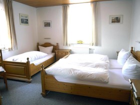 Hotel-Gasthof-Destille Eisenbahn