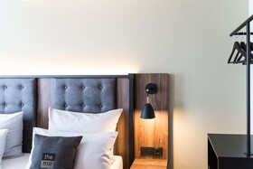Holiday Inn - the niu, Saddle Fürth
