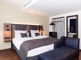 Holiday Inn - the niu, Saddle Fürth