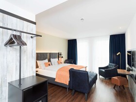 Holiday Inn - the niu, Saddle Fürth