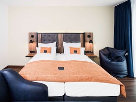 Holiday Inn - the niu, Saddle Fürth