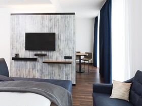 Holiday Inn - the niu, Saddle Fürth
