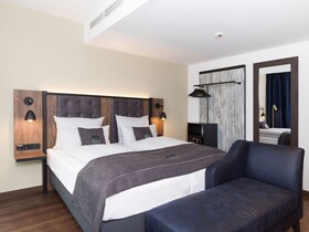 Holiday Inn - the niu, Saddle Fürth
